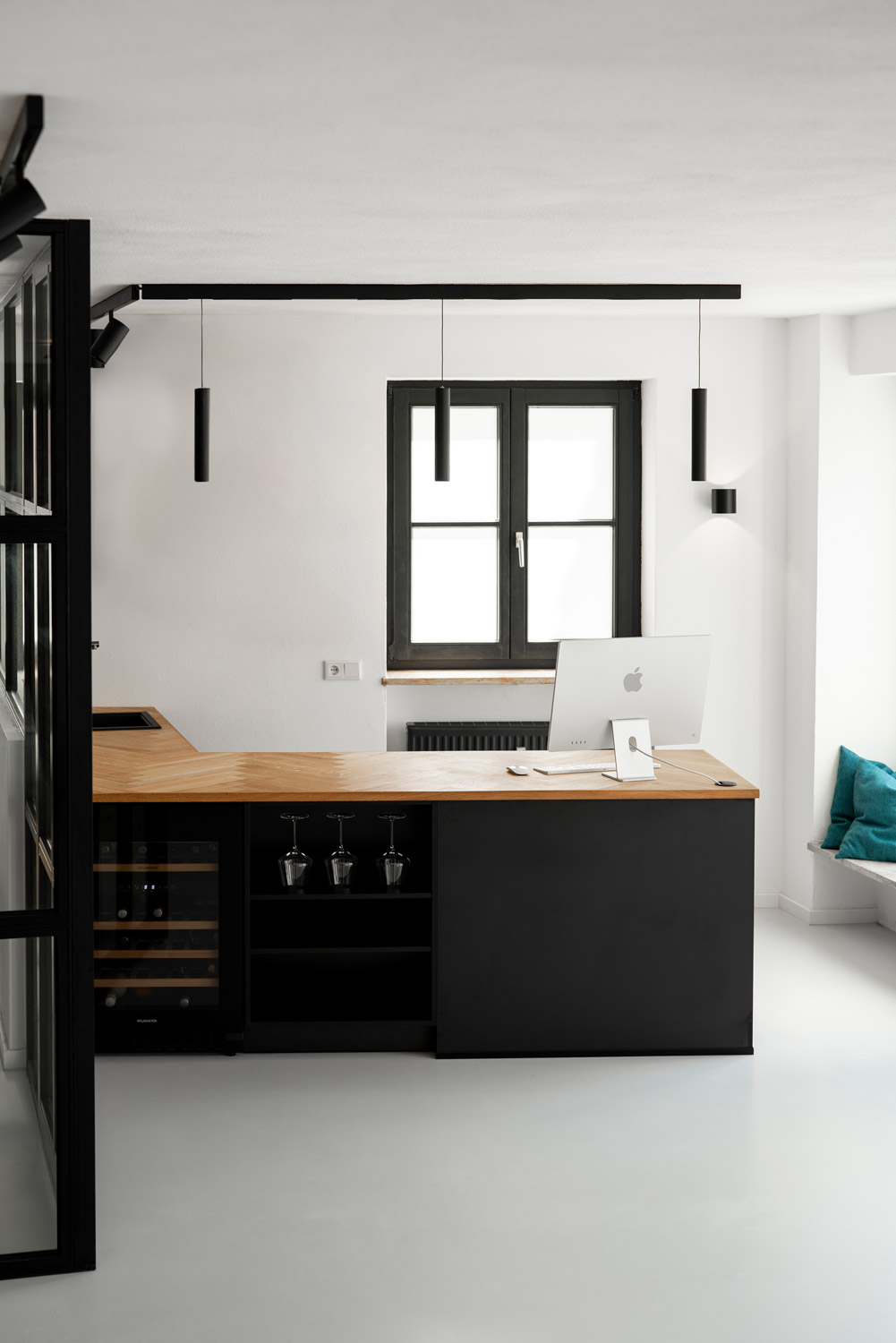 Materialauswahl und Beleuchtungskonzept für Ladendesign und Business Interior in Oberbayern