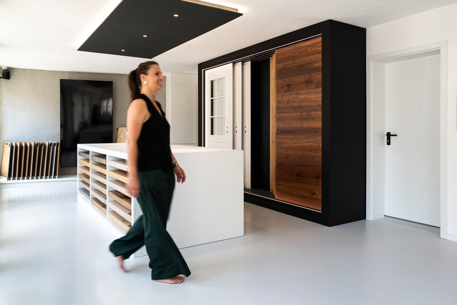 Modern gestalteter Showroom in Oberbayern – Business Interior Design Pfaffenhofen